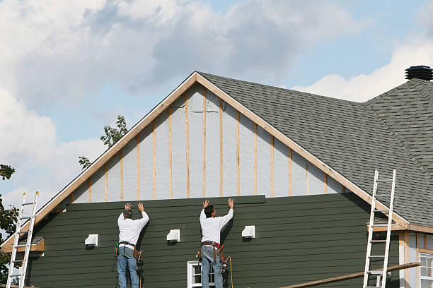 Professional Siding technician working in Norris, SC